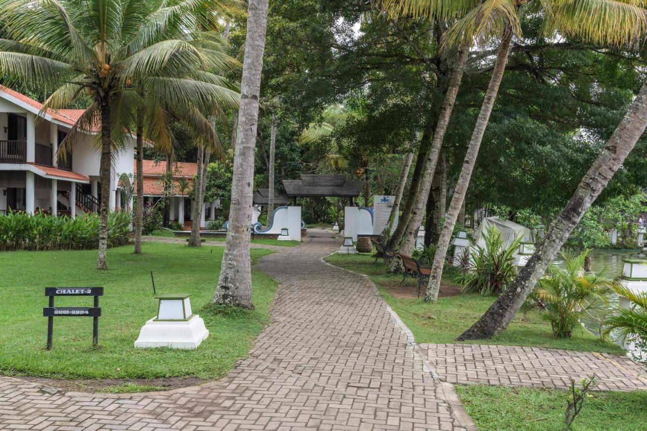 Club Mahindra Ashtamudi Hotel Nīndakara Exterior foto