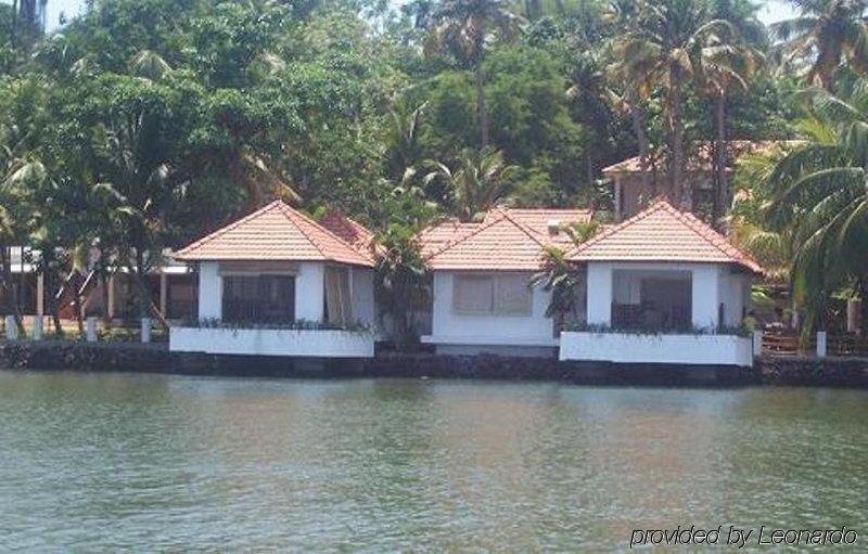 Club Mahindra Ashtamudi Hotel Nīndakara Exterior foto